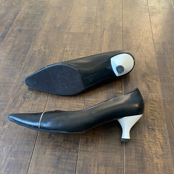 Salvador Ferragamo Black kitten heels - Picture 3 of 13